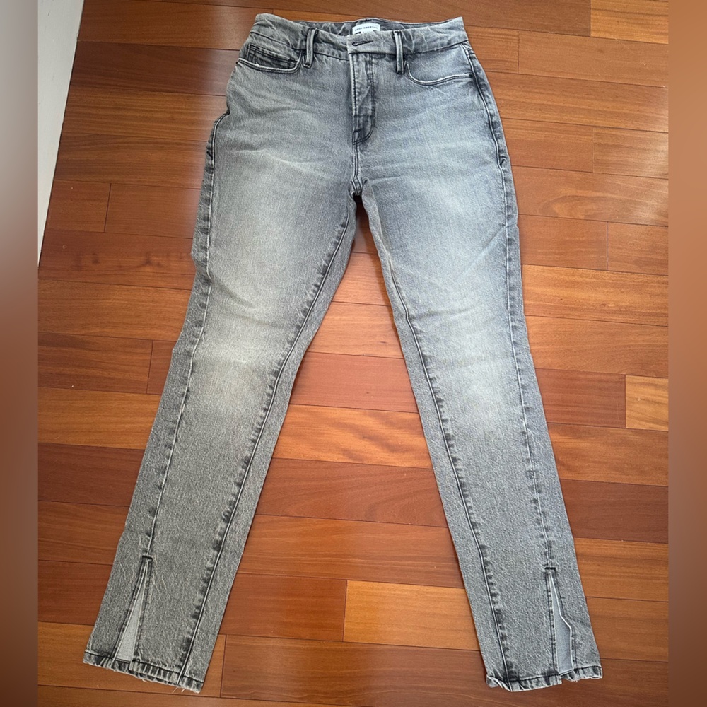 Good American front slit jeans.  Like new.  Size 26.